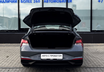 Подержанный автомобиль Hyundai Elantra Sedan 2021 года (26 фото)