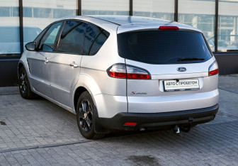 Подержанный автомобиль Ford S-MAX 2008 года (3 фото)