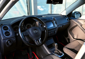 Подержанный автомобиль Volkswagen Tiguan 2011 года (14 фото)