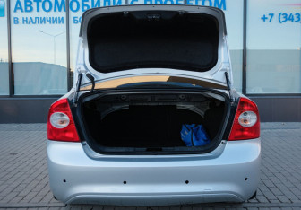 Подержанный автомобиль Ford Focus Sedan 2010 года (18 фото)