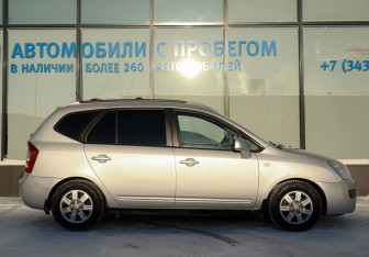 Подержанный автомобиль Kia Carens 2007 года (6 фото)