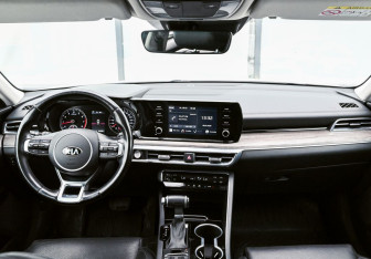 Подержанный автомобиль Kia K5 2021 года (12 фото)