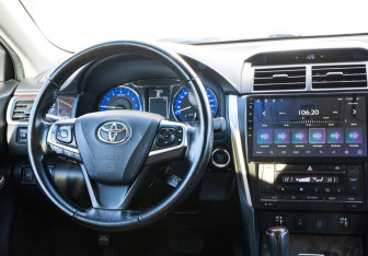 Подержанный автомобиль Toyota Camry Sedan 2017 года (11 фото)