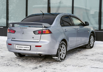 Подержанный автомобиль Mitsubishi Lancer Sedan 2010 года (5 фото)