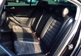 Подержанный автомобиль Volkswagen Passat Sedan 2010 года (15 фото)