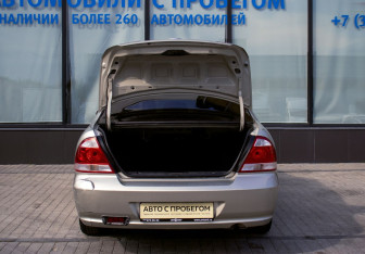 Подержанный автомобиль Nissan Almera Classic 2007 года (18 фото)
