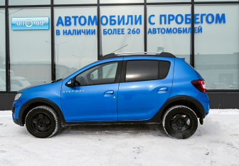Подержанный автомобиль Renault Sandero 2015 года (2 фото)