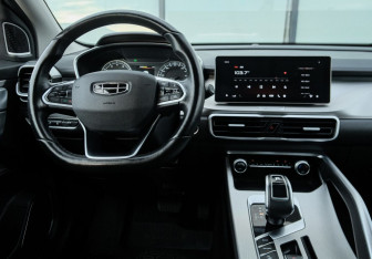 Подержанный автомобиль Geely Coolray 2021 года (10 фото)