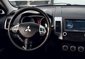 Подержанный автомобиль Mitsubishi Outlander 2007 года (20 фото)