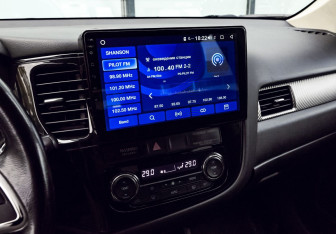 Подержанный автомобиль Mitsubishi Outlander 2012 года (11 фото)