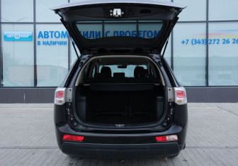 Подержанный автомобиль Mitsubishi Outlander 2013 года (19 фото)