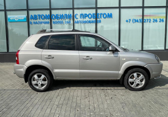 Подержанный автомобиль Hyundai Tucson 2008 года (6 фото)