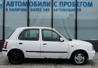 Подержанный автомобиль Nissan March Hatchback 2001 года (6 фото)