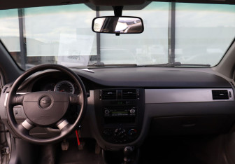 Подержанный автомобиль Chevrolet Lacetti Sedan 2012 года (15 фото)