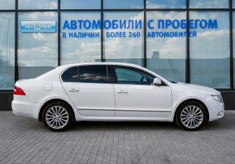 Подержанный автомобиль Skoda Superb Liftback 2011 года (6 фото)