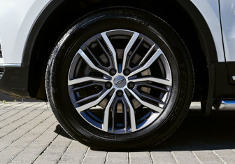 Подержанный автомобиль Geely Atlas Pro 2023 года (22 фото)
