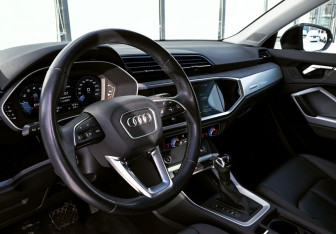 Подержанный автомобиль Audi Q3 2020 года (10 фото)