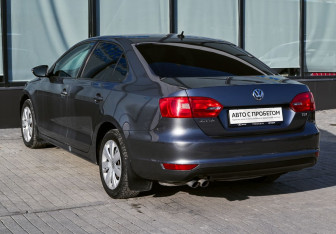 Подержанный автомобиль Volkswagen Jetta Sedan 2013 года (3 фото)