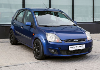Подержанный автомобиль Ford Fiesta Hatchback 2007 года (7 фото)