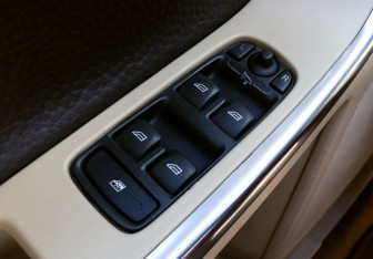 Подержанный автомобиль Volvo XC60 2012 года (12 фото)