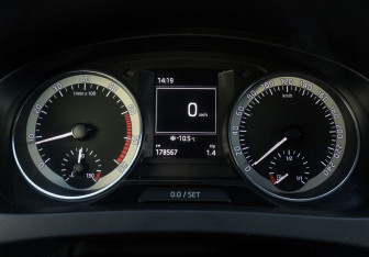 Подержанный автомобиль Skoda Rapid Liftback 2016 года (16 фото)