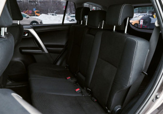 Подержанный автомобиль Toyota RAV4 2018 года (19 фото)