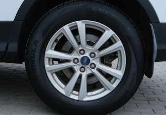 Подержанный автомобиль Ford Kuga 2017 года (19 фото)