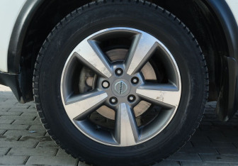 Подержанный автомобиль Nissan Juke 2012 года (20 фото)