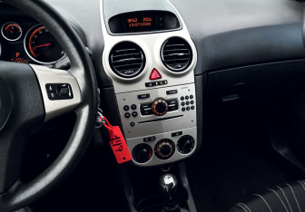 Подержанный автомобиль Opel Corsa 2008 года (9 фото)