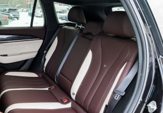 Подержанный автомобиль Geely Monjaro 2024 года (18 фото)