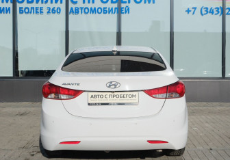 Подержанный автомобиль Hyundai Avante Sedan 2011 года (4 фото)