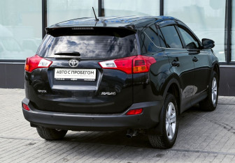 Подержанный автомобиль Toyota RAV4 2013 года (5 фото)