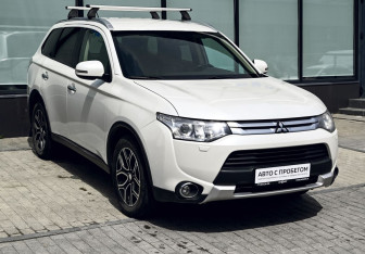 Подержанный автомобиль Mitsubishi Outlander 2014 года (7 фото)
