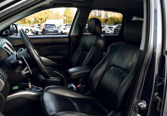 Подержанный автомобиль Mitsubishi Outlander 2007 года (16 фото)