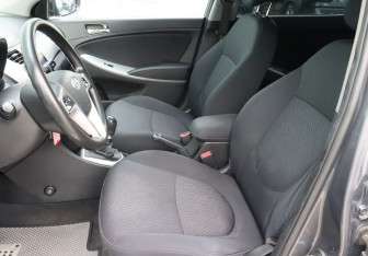 Подержанный автомобиль Hyundai Solaris Sedan 2012 года (16 фото)