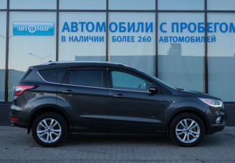 Подержанный автомобиль Ford Kuga 2017 года (6 фото)