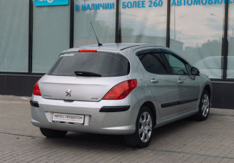 Подержанный автомобиль Peugeot 308 Hatchback 2010 года (5 фото)