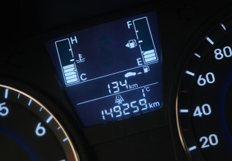 Подержанный автомобиль Hyundai Solaris Hatchback 2015 года (16 фото)