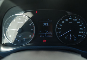 Подержанный автомобиль Hyundai Elantra Sedan 2016 года (16 фото)