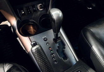Подержанный автомобиль Toyota RAV4 2007 года (10 фото)