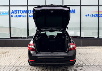 Подержанный автомобиль Skoda Octavia Liftback 2020 года (20 фото)
