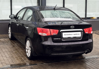 Подержанный автомобиль Kia Cerato Sedan 2011 года (3 фото)