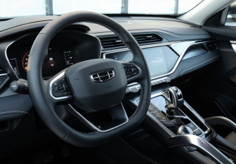 Подержанный автомобиль Geely Atlas Pro 2022 года (9 фото)