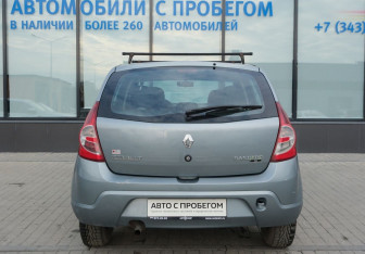 Подержанный автомобиль Renault Sandero 2010 года (4 фото)