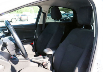 Подержанный автомобиль Ford Focus Hatchback 2016 года (16 фото)