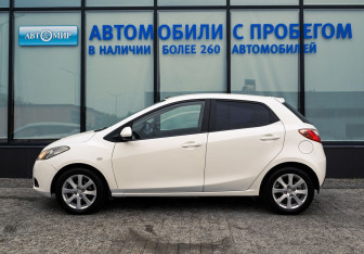 Подержанный автомобиль Mazda 2 Hatchback 2008 года (2 фото)