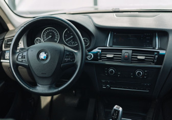 Подержанный автомобиль BMW X3 2014 года (10 фото)