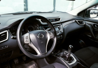 Подержанный автомобиль Nissan Qashqai 2014 года (15 фото)