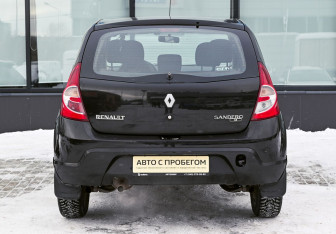 Подержанный автомобиль Renault Sandero 2013 года (4 фото)