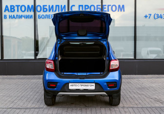 Подержанный автомобиль Renault Sandero 2017 года (20 фото)